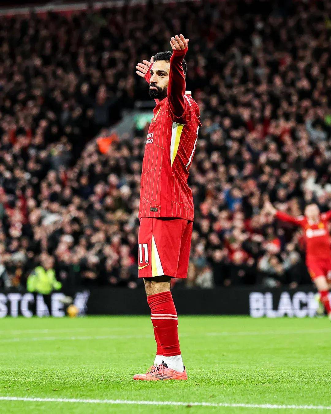 萨拉赫重返赛场，出色防守首场状态出色，勇士观众沸腾！