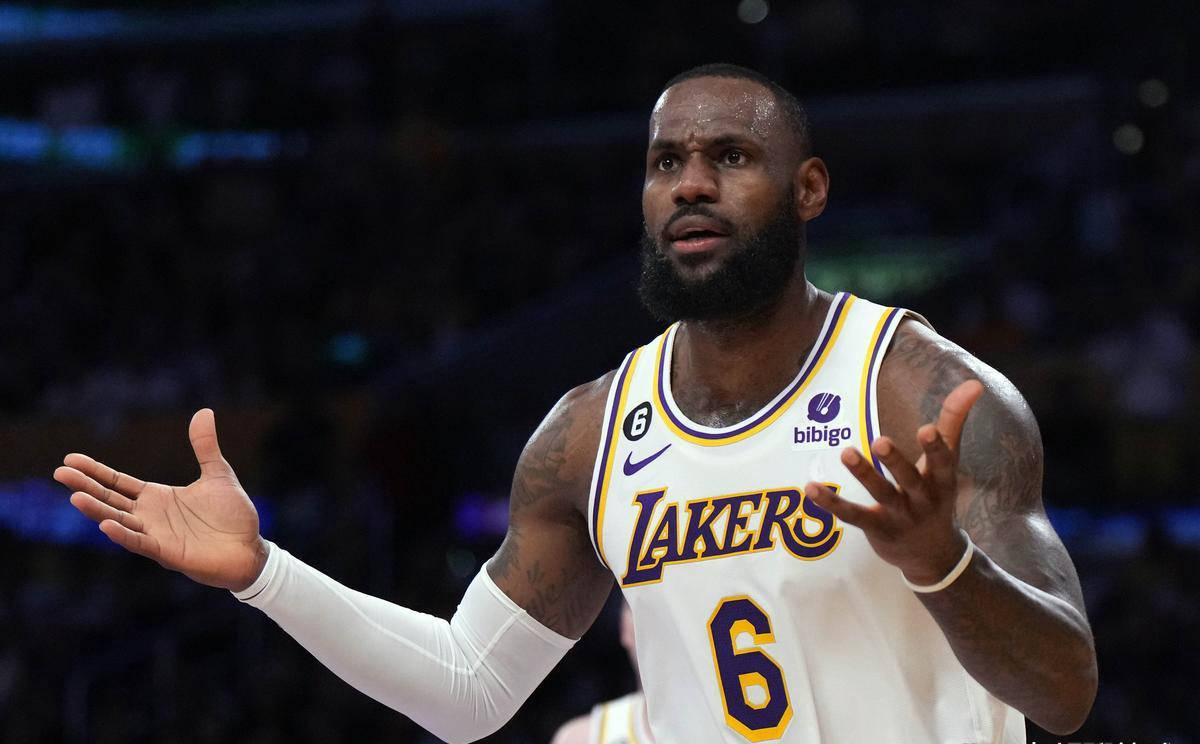 湖人引发争议!,詹姆斯官方宣布最后时刻胜出新规观众掌声雷动 湖人引发争议!,詹姆斯官方宣布最后时刻胜出新规观众掌声雷动