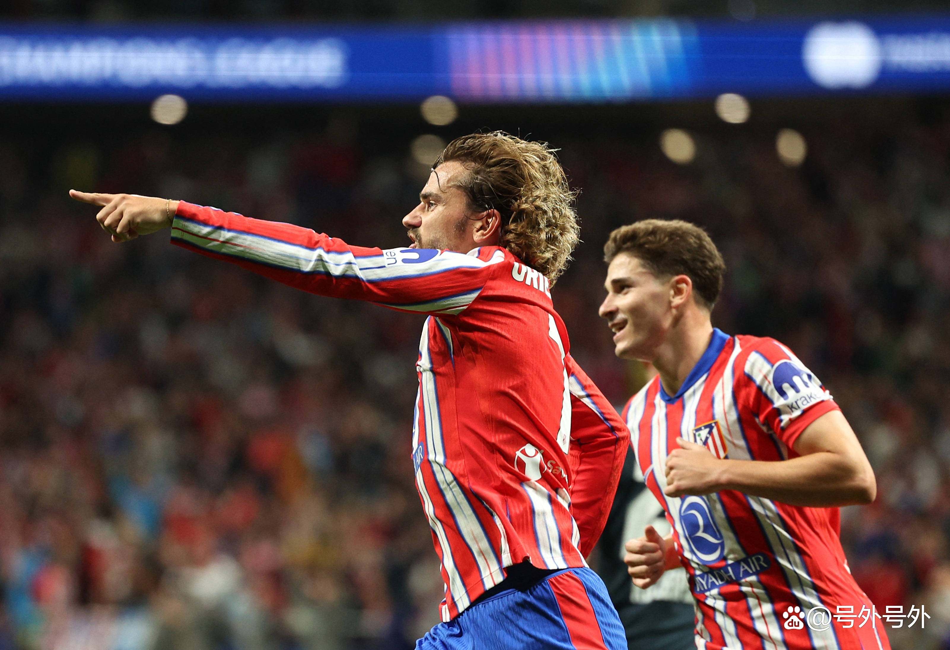 集结日马德里竞技备战德国杯,战术微调细节曝光,球迷炸锅,更衣室氛围转暖 集结日马德里竞技备战德国杯,战术微调细节曝光,球迷炸锅,更衣室氛围转暖