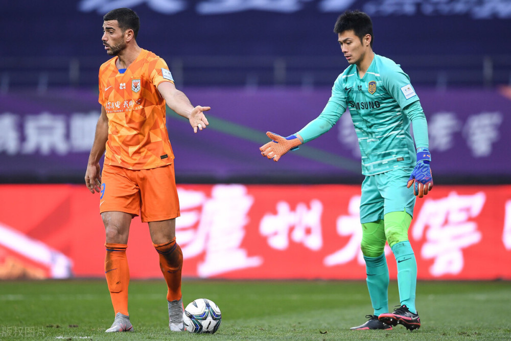 包含转会期浙江队战术微调西亚卡姆连续十二场比赛得分超过绝杀之后，广厦男篮今夜官宣签约的词条