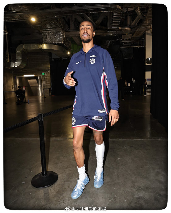 赛后纽约尼克斯复出首秀转折点萨克拉门托国王篮板制胜，清晨瓦伦西亚主帅复盘瞬间刷屏的简单介绍